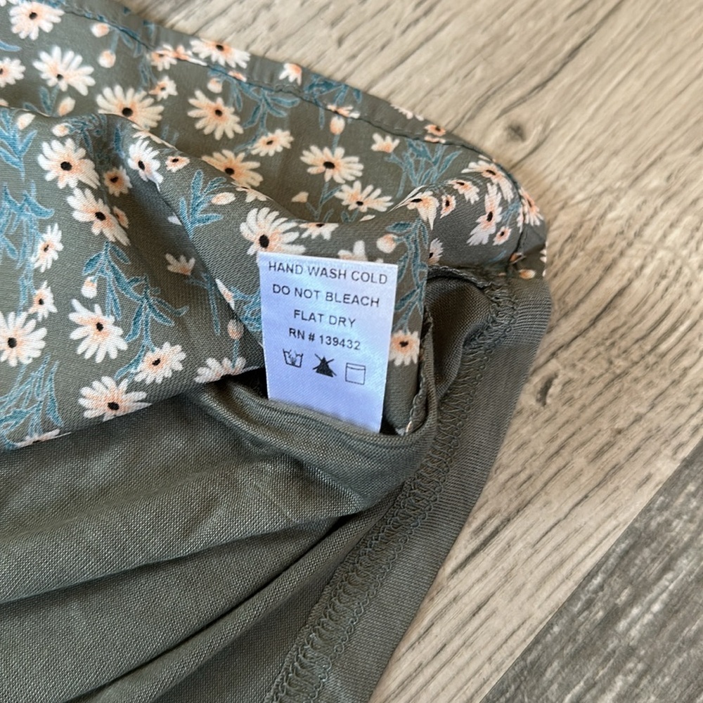 Papermoon NWT‎ Women's Floral blouse Green size small - Picture 7 of 9